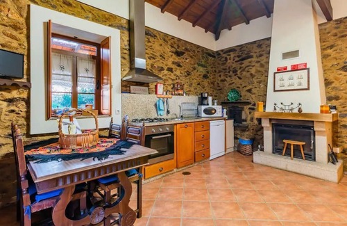 Espinho House | Holiday home with garden, grill, and terrace