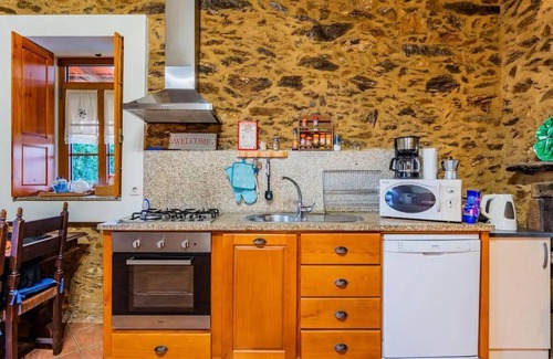 Espinho House | Holiday home with garden, grill, and terrace