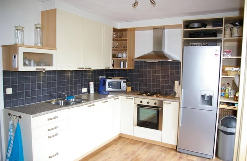 Thury House | Holiday home with garden, barbecue and terrace