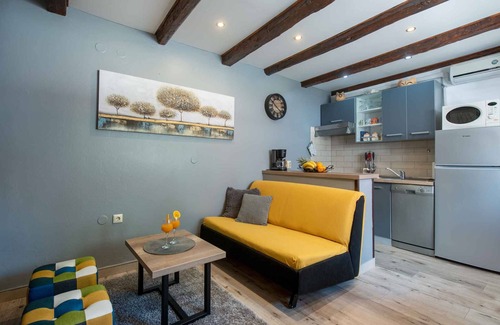 Mali Vareski House | Holiday home with pool, gazebo and children's swings