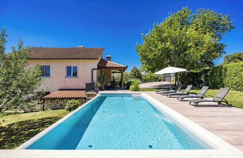 Trviz House | Holiday Home with pool and garden - Tervis