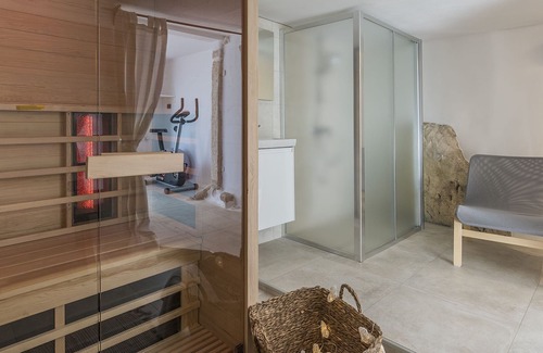 Pican Cabin | Holiday home with roof-pool, sauna and garden in an idyllic location