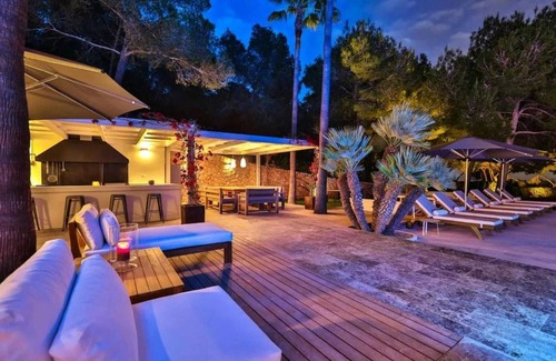 Sant Josep de sa Talaia Villa | Holiday home with tranquil sea views