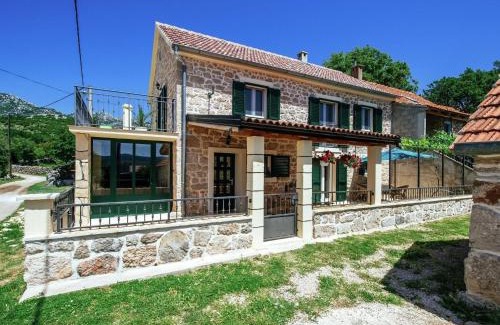 Obrovac House | Holiday Home Zaton with Pool near River Canyon