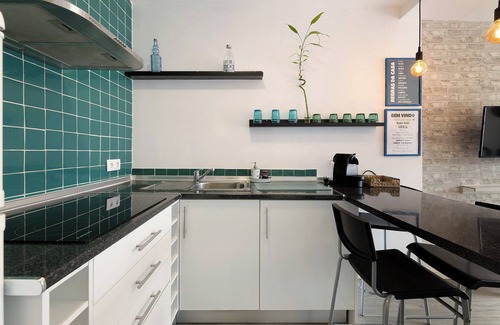 Seixal House | Holiday Home 'Zen Village Azul' with Shared Pool, Wi-Fi and Air Conditioning
