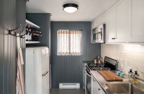 Green Mountain Falls Cottage | Holiday House - Modern Mountain Escape GMF Lic # 26