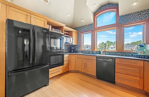 Monteray Shores House | Holiday House 4 Bedroom Home With Heated Pool!