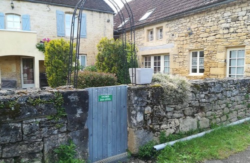 Sainte-Mondane House | Holiday house Carlux for 1 - 7 persons with 3 bedrooms - Row house