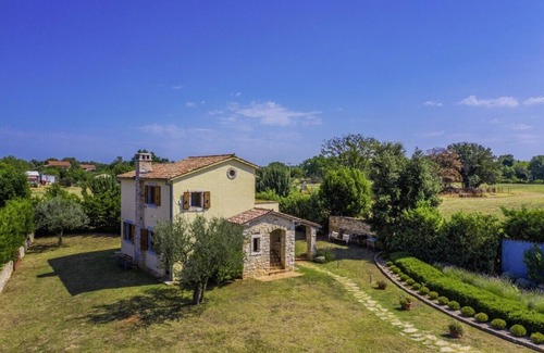 Muntic Villa | Holiday house Istria Moderna * 3000 m2 garden, private pool, BBQ, WiFi