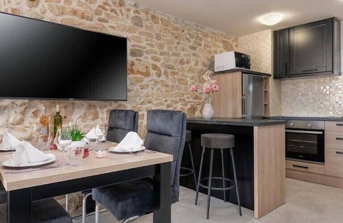 Kastelir House | Holiday house Kastelir for 1 - 4 persons with 2 bedrooms - Row house