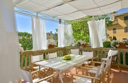 Lari House | Holiday house Lari for 1 - 8 persons with 4 bedrooms - Holiday home