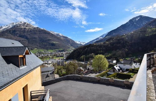 Luz-Saint-Sauveur House | Holiday house Luz St Sauveur for 1 - 12 persons with 4 bedrooms - Row house