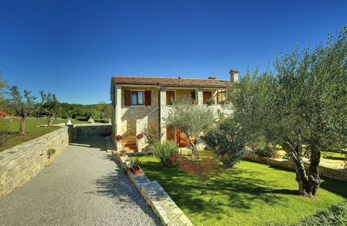 Rakalj House | HOLIDAY HOUSE MANUEL- Istrian stone house in a quiet resort next to the sea