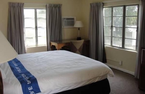 Mango Groves Hotel | Holiday House Motel