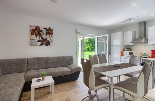 Valtura House | Holiday house Pula for 1 - 6 persons with 3 bedrooms - Holiday home