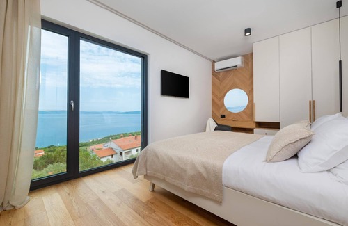 Ravni House | Holiday house Ravni for 2 - 8 persons with 4 bedrooms - Holiday home