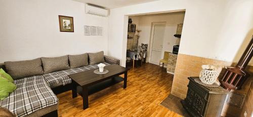 Sikirevci Apartment | Holiday house with a big garden and free parking