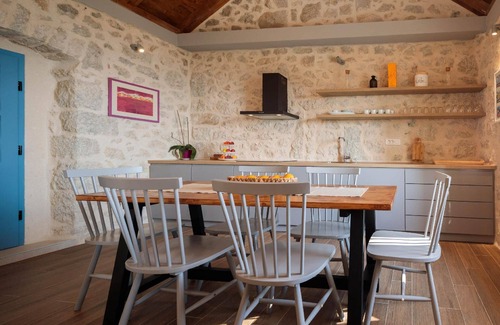 Zaostrog House | Holiday house Zaostrog for 1 - 6 persons with 3 bedrooms - Row house