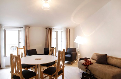 Arles City Centre Apartment | Holiday in Arles: Apartment of the Antique Theatre 1