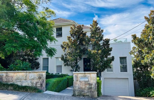 Northwood House | Holiday in this beautiful harbourside retreat, close to everything you need.