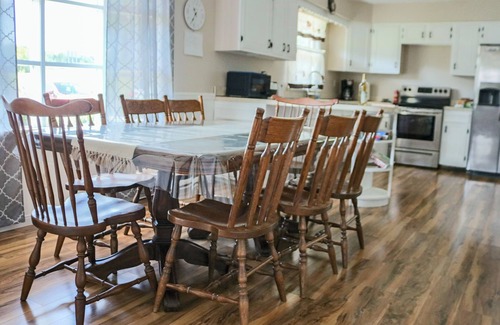 Rock Stream Cabin | Holiday in Watkins Glen-Stay at Wine Trail Lodge for Village Christmas Magic