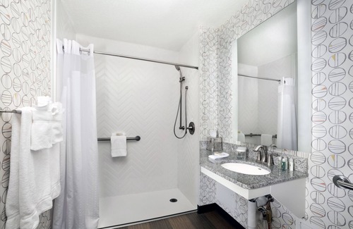 Asheville Hotel | Holiday Inn Asheville East-Blue Ridge PKWY by IHG