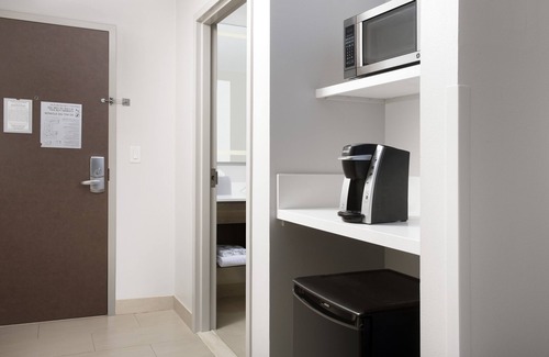 Jacksonville Beach Hotel | Holiday Inn Express Jacksonville Beach by IHG