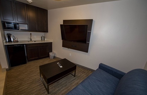 Colorado Springs Hotel | Holiday Inn Express & Suites Colorado Springs AFA Northgate by IHG