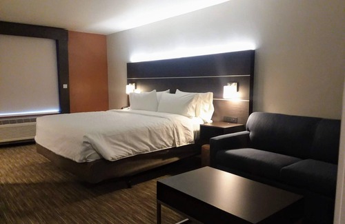 Colorado Springs Hotel | Holiday Inn Express & Suites Colorado Springs AFA Northgate by IHG