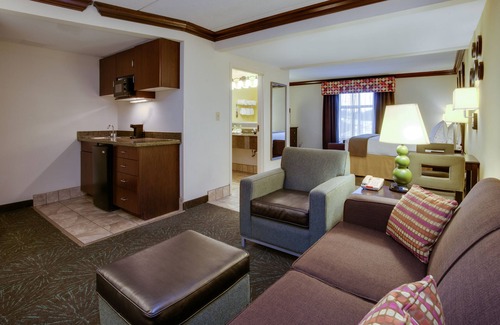 North Charleston Hotel | Holiday Inn Express & Suites Charleston-Ashley Phosphate by IHG