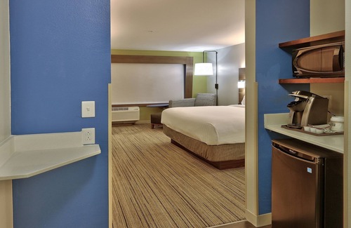Broomfield Hotel | Holiday Inn Express and Suites Broomfield by IHG