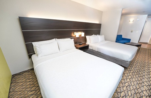 Springfield Hotel | Holiday Inn Express and Suites Springfield Medical District by IHG