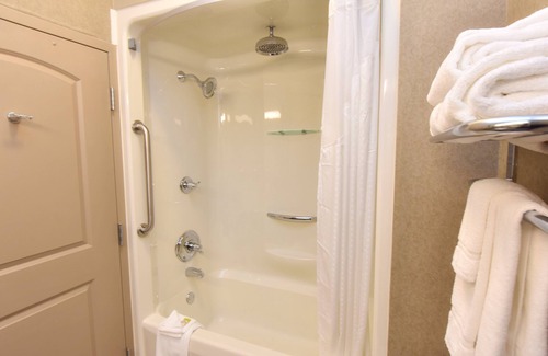 Springfield Hotel | Holiday Inn Express and Suites Springfield Medical District by IHG