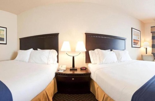 Delano Hotel | Holiday Inn Express Delano by IHG