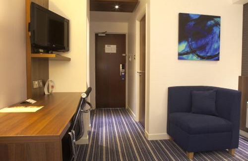 Ingliston Hotel | Holiday Inn Express Edinburgh Airport by IHG