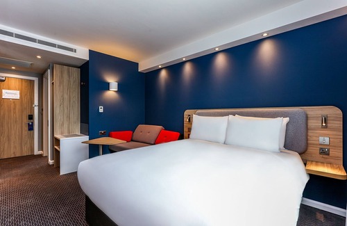 Fleet Hotel | Holiday Inn Express Fleet by IHG