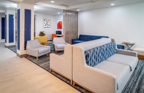 Nitro Hotel | Holiday Inn Express Hotel & Suites Cross Lanes by IHG