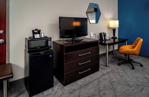 Nitro Hotel | Holiday Inn Express Hotel & Suites Cross Lanes by IHG