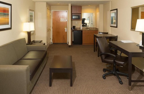 Northside Hotel | Holiday Inn Express Hotel & Suites Jacksonville Airport by IHG