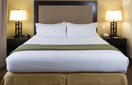 Northside Hotel | Holiday Inn Express Hotel & Suites Jacksonville Airport by IHG