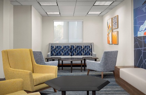 Greensboro Hotel | Holiday Inn Express Hotel & Suites Greensboro Airport Area by IHG