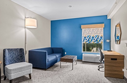 Deepwater Hotel | Holiday Inn Express Hotel & Suites Carneys Point by IHG