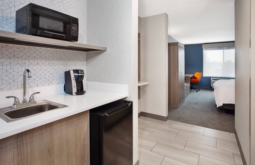 Belleville Hotel | Holiday Inn Express Hotel & Suites Belleville by IHG