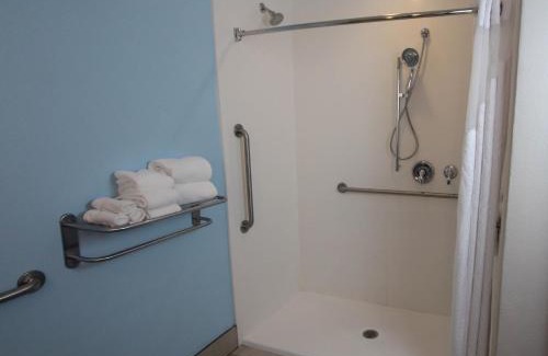 North Charleston Hotel | Holiday Inn Express Hotel & Suites Charleston - North by IHG