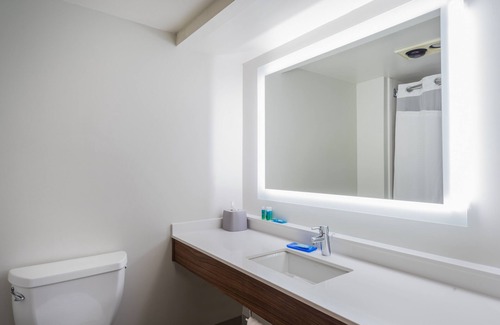 Jeffersontown Hotel | Holiday Inn Express Hotel & Suites Louisville East by IHG