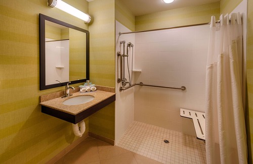Red Bluff Hotel | Holiday Inn Express Hotel & Suites Red Bluff-South Redding by IHG