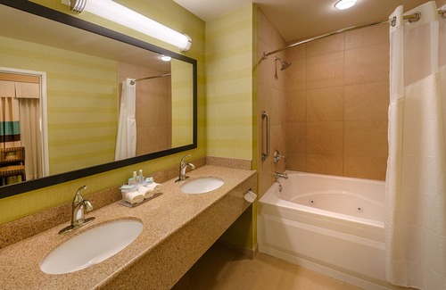 Red Bluff Hotel | Holiday Inn Express Hotel & Suites Red Bluff-South Redding by IHG