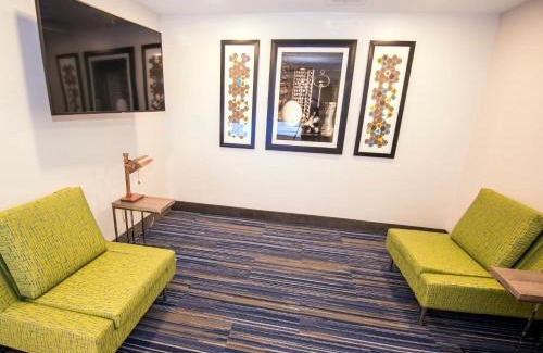 Hinton Hotel | Holiday Inn Express Hotel & Suites-Hinton by IHG