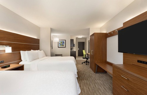 Auburn Hotel | Holiday Inn Express Hotel & Suites Auburn - University Area by IHG