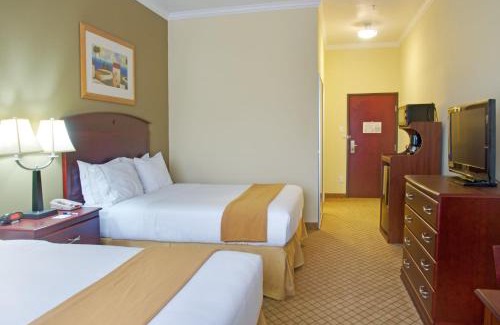 Winnie Hotel | Holiday Inn Express Hotel & Suites Winnie by IHG